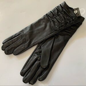AMICALE Women’s Leather gloves, silk lined black, new with tags